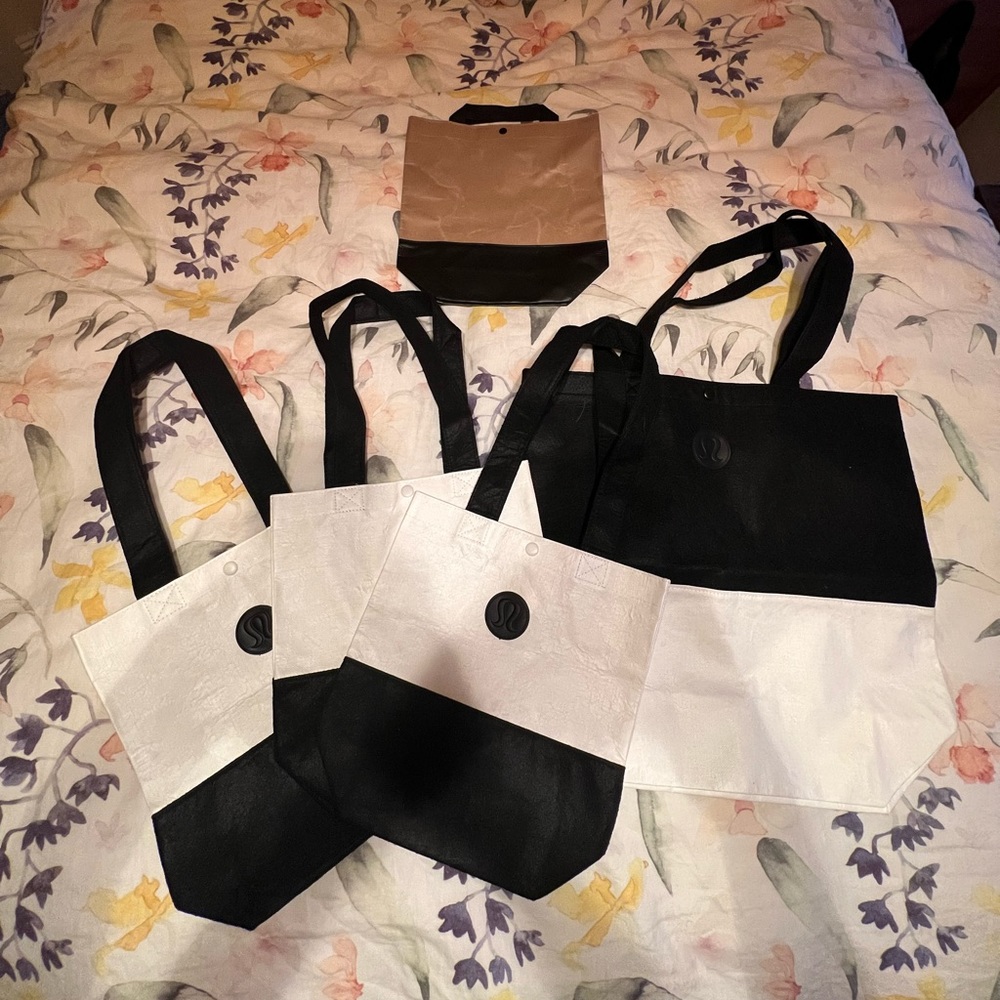 Bundle (5) RARE lululemon shoppers